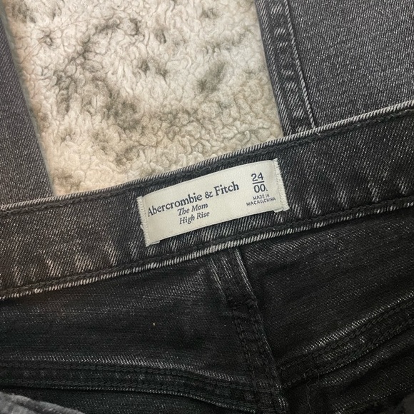 Abercrombie High Rise Mom Jean - Picture 2 of 3
